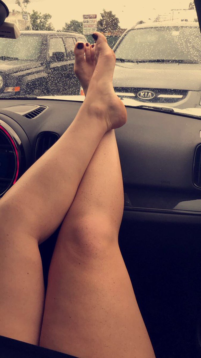 OfficialRedxHot's tweet photo. Rainy Days ...waiting waiting waiting ... turn this gloomy day into a fucking ray of sunshine ☀️ and send me something fun. Fun to me is money 💰 cashapp- $redxhot #findom #lezdomme @RTP1G https://t.co/gAoSejZffy