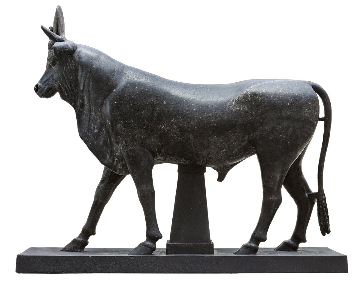 Бог бык. Статуя аписа египет. Бог плодородия в древнем египте. Бог бык. Бог апис в древнем египте.