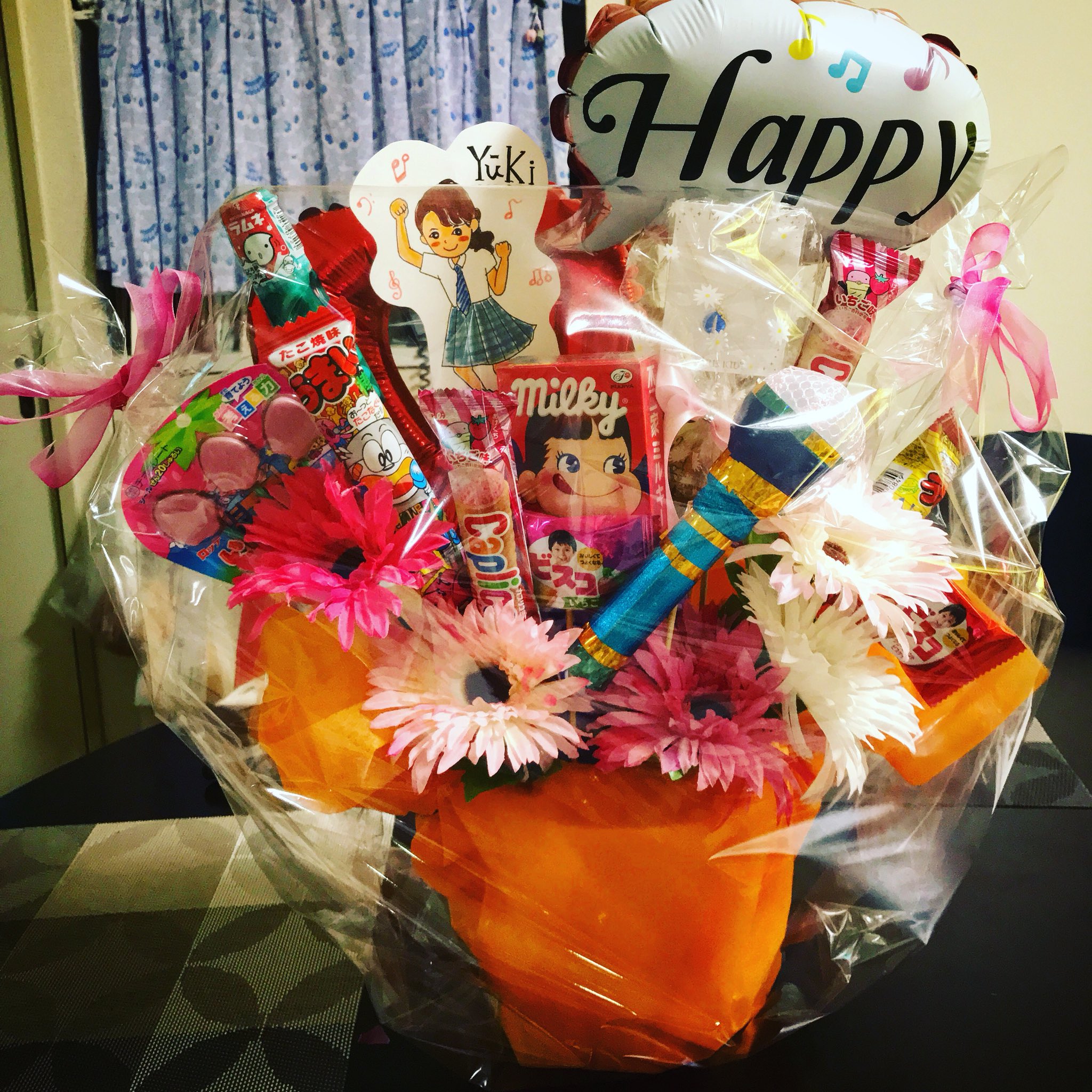 飯塚まりな 教え子のミュージカルにお菓子ブーケ手作りしました 愛情です お菓子ブーケ 差し入れ お土産 あめ ミュージカル T Co T3a42y162q Twitter