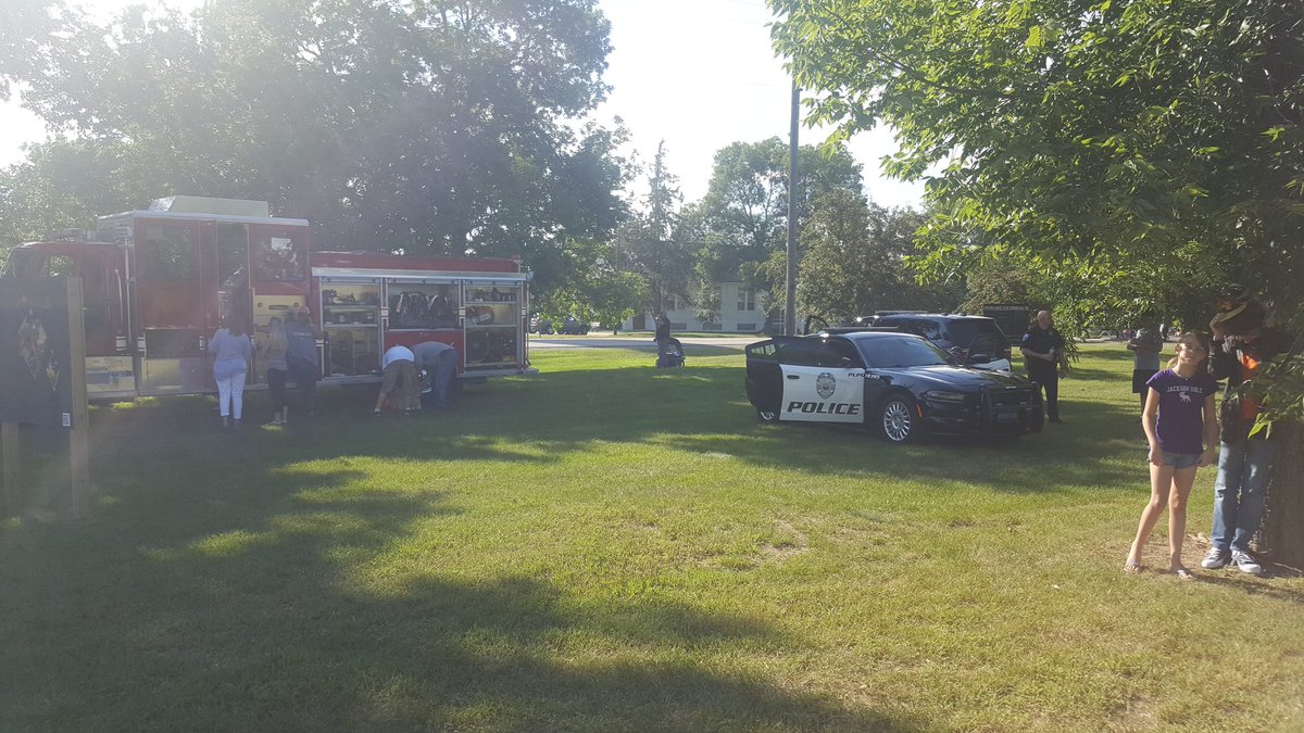 DSalentine's tweet photo. Thank you Pequot Lakes First Responders! Beautiful night to celebrate! #NationalNightOut #NPWinLocal #BOLDNorthernPlains #POWERCentral #YourThing #CentralScoop @bpeterson407 https://t.co/2dcHd5Bi0c