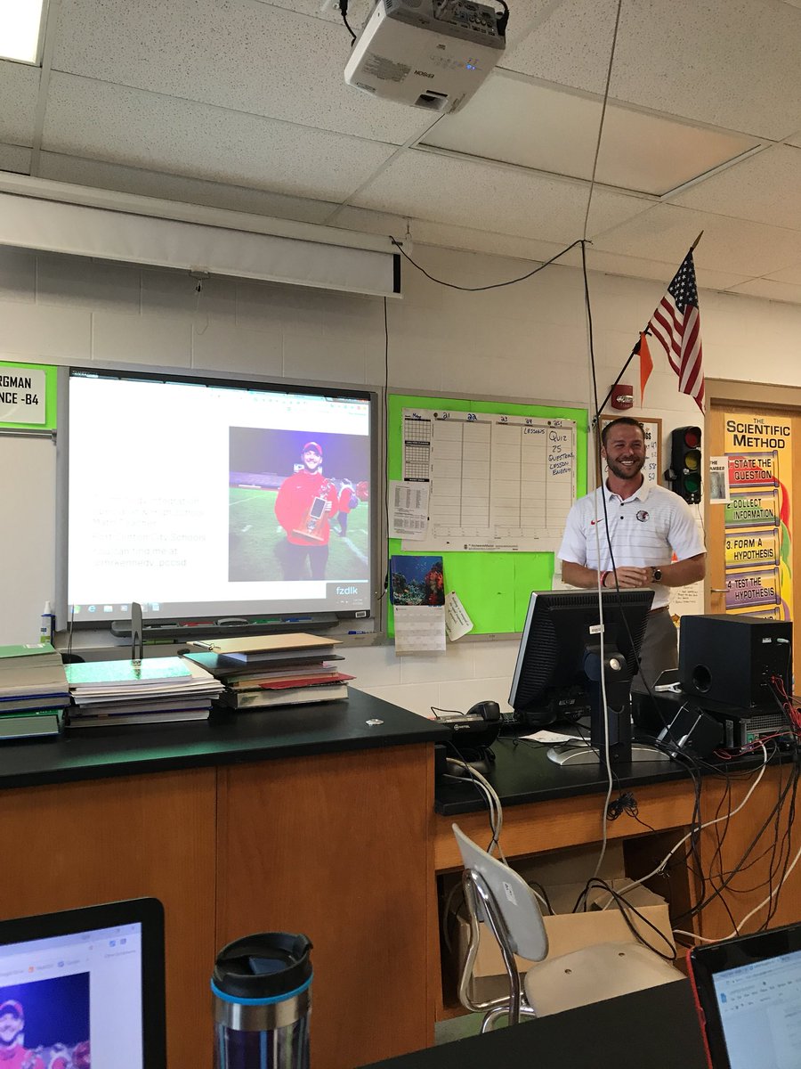 MrEvartsPC's tweet photo. @mrkennedy_pccsd spreading some knowledge to a bunch of teachers! #GTechSummit18 https://t.co/QxXF7BMXk2