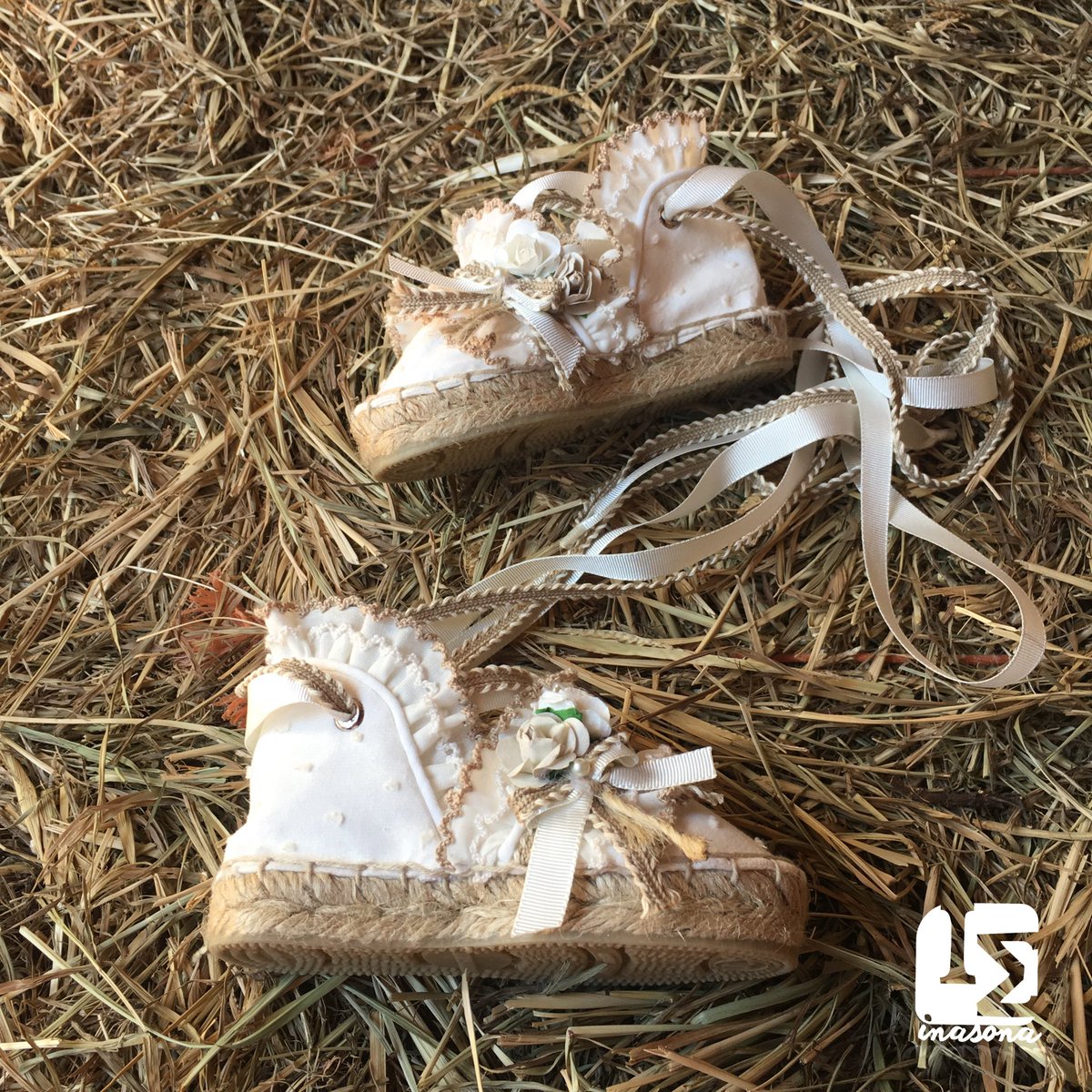 Inasona_Es's tweet photo. Alpargatas Inasona Bebé
https://t.co/YRv4H3gcsG
#inasona #alpargatasinasona #alpargatas #esparteñas #espadrilles #bebé #bautizos #moda #fashion #handmade #hechoamano #moraleja #ΙΣ #complementosdemoda #vintagefashion #ceremonia #ceremony #eventos #events #wedding #weddingshoes https://t.co/nQiNolmvQH