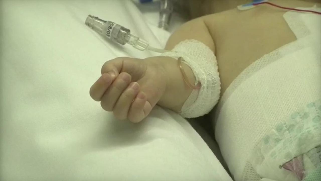 VIVOplay - Two girls aged 8 months and 13 years, in critical condition, have received a liver from a single donor thanks to the split liver transplant technique.  