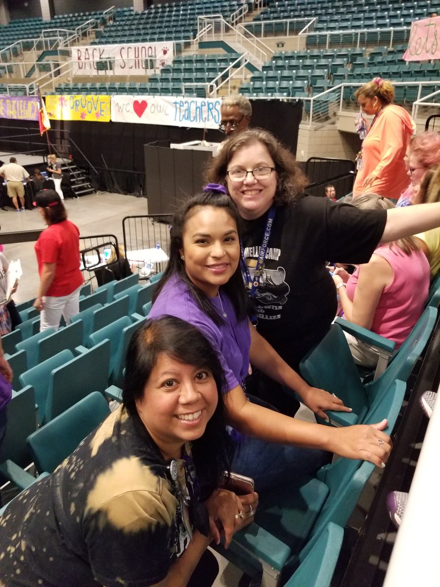 CristeeMoreno's tweet photo. Nurses in the house! Like totally! #kisdconvocation #80's @MRHSMavericks https://t.co/4uyK5906Ax