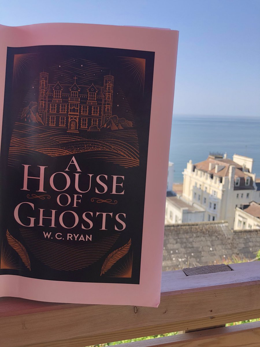 ragnarjo's tweet photo. Perfect for a dark and stormy evening: A truly creepy and ingenious ghost story and murder mystery with an irresistible setting, a country house on a cut-off island. From the first page you know you are in the hands of an excellent writer. @WilliamRyan_ #ahouseofghosts https://t.co/GIdjDbmht2