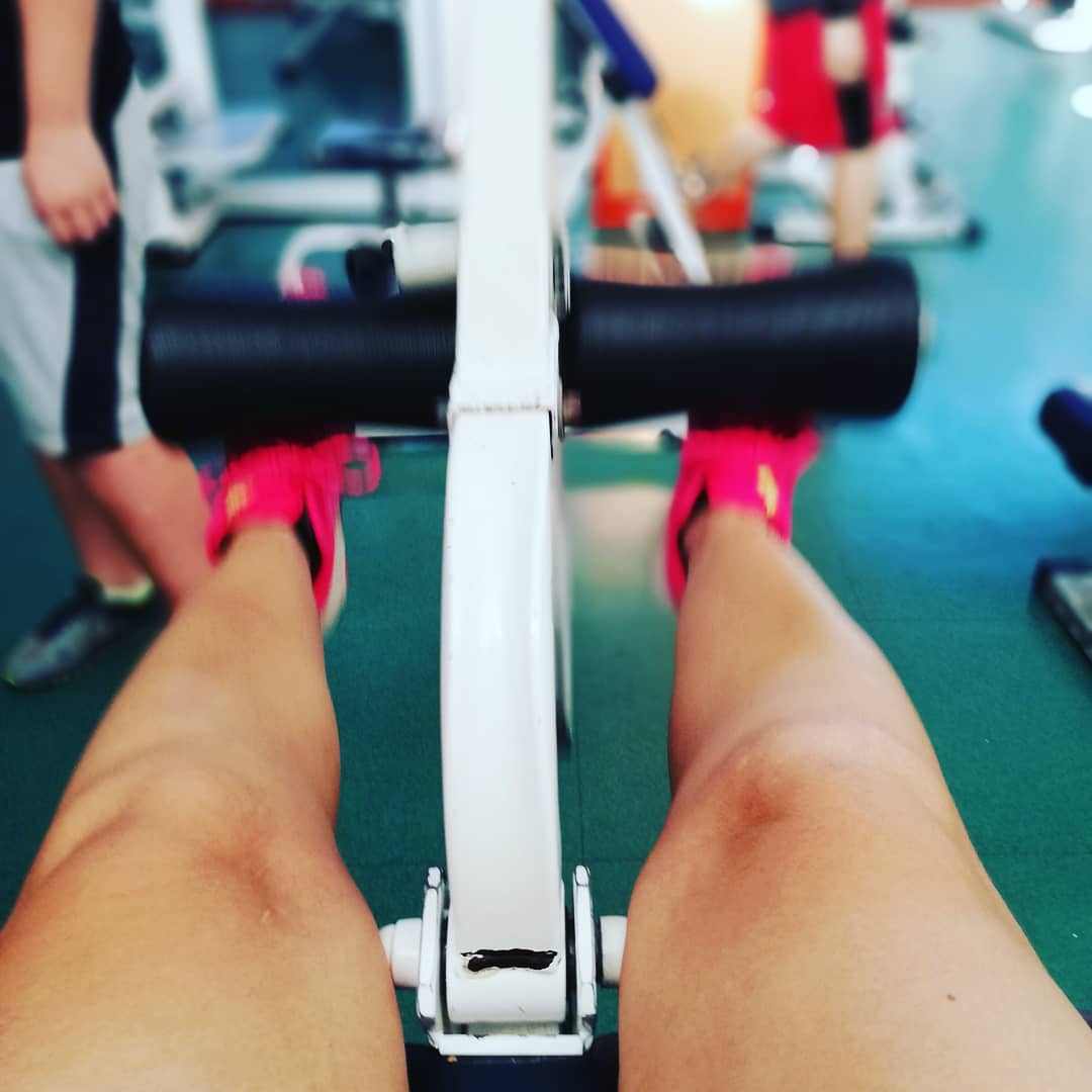 mgreme's tweet photo. Hoy ha tocado trabajo de fuerza, necesito poner las piernas y el core fuerte.
Siempre en la compañía de los aguadores.
#gimnasioelcuartillo #artefisico #Verano2018 #parqueelcuartillo #caceres #deporte #running #gimnasio #diputaciondecaceres  @ Arte Físico https://t.co/OqNOVc95ug