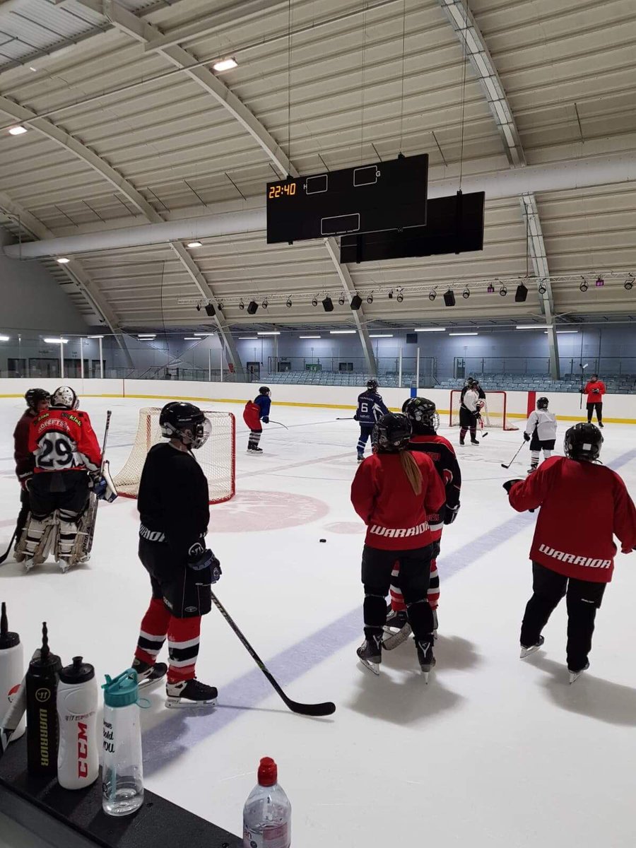 SloughSirens's tweet photo. Such a great turn out for our first week of trials‼️ So great to see some new faces!! If you’re interested in joining us for our next trials please contact us via email or private message 😃🏒 #thisgirlcan #sirensquad https://t.co/Ecf8p87m0T
