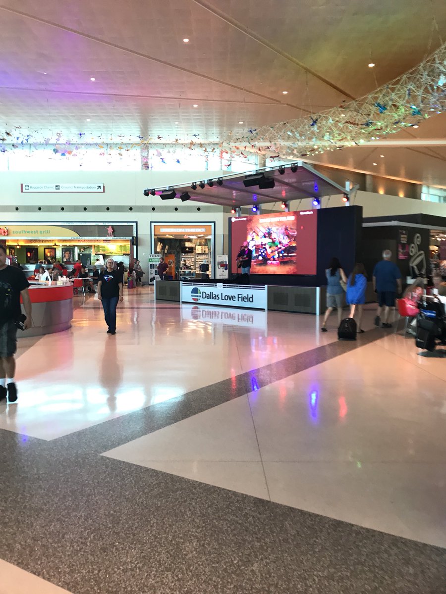 Tylerparmenter5's tweet photo. Just seen @ZachPohl at the airport https://t.co/cGQmCE8rgU