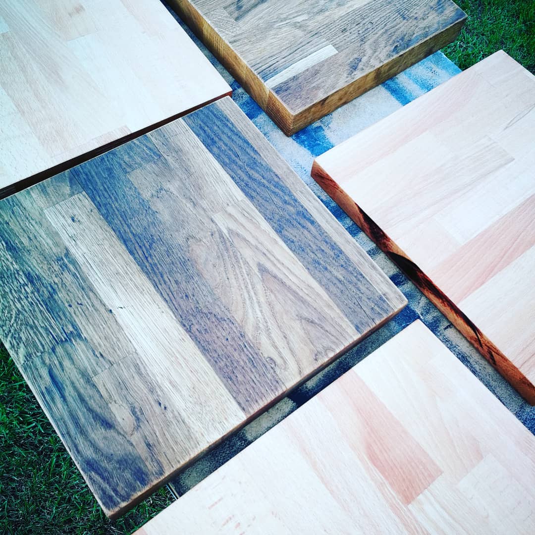 HomeHeartGifts's tweet image. Tonights task...handmade chopping boards with my trusty assistant 😜 message me for details 😊❤️
#solidbeech #solidoak #workingtogether #handmade #choppingboards