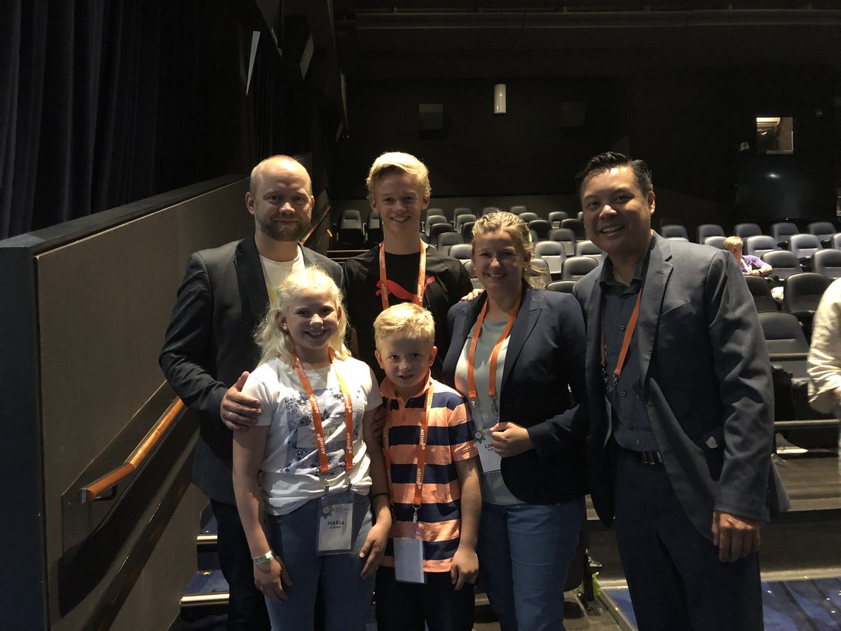 rb33canada's tweet photo. Getting in some selfies w/ people we admire #MovingTheWorkForward
@Aging20 #A2BrainHealthForum @CABHI__ @Baycrest
@CUEBALL1955 @asek47 @ZaynaKhayat @SEHealth_SEHC
@JonIngarkjenes https://t.co/UXwYah4gdt w/ family fr Norway🇳🇴
@MaryHuangGD @theakashsidhu
Bridgette @AGEWELL_NCE https://t.co/DpsQb7tz7p