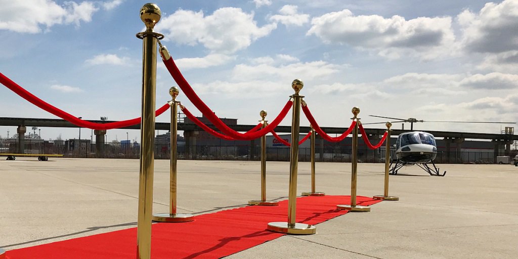 PilotExperience's tweet image. At Vertiport Chicago VIP Helicopter Tours, you are always treated like a VIP-from our attentive customer service team, to our beautiful tour lounge, to the red carpet walk to your luxury helicopter ride. Experience the Vertiport VIP difference today! vertiportviptours.com