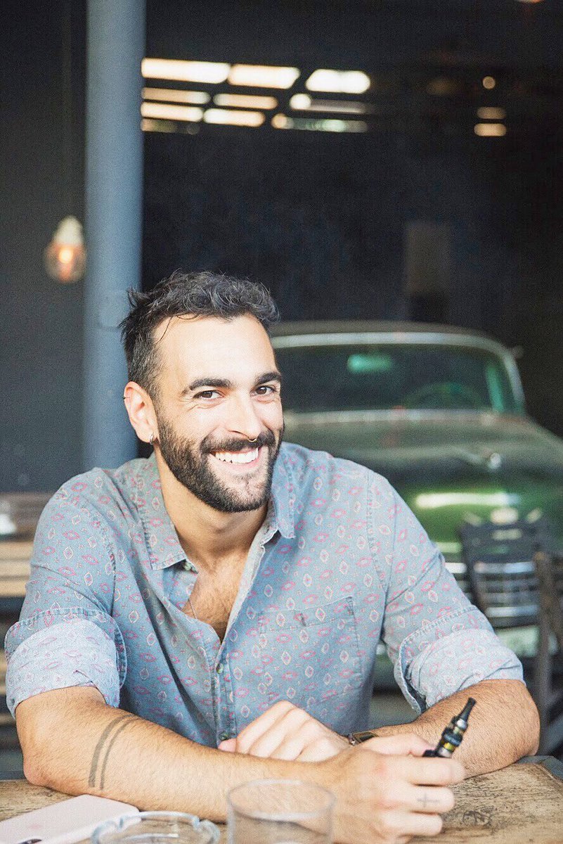 mengonimarco's tweet photo. E se non ti bastava il caldo...è arrivata anche la #MengoniPlaylist! Eheheh... 
 Partecipa ora! > https://t.co/ppk84L2kGr https://t.co/pxbPkFBRro