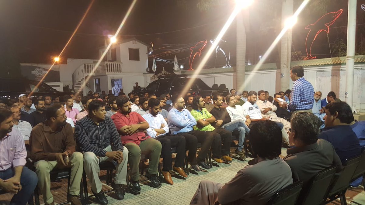 AapKiRaay's tweet photo. چیئرمین پاک سر زمین پارٹی سید مصطفی کمال صدر انیس قائم خانی کی صدارت میں #NA243 کے الیکشن سیل سے مٹنگ کی گئی @kamalpsp @psppakistan https://t.co/ZIp1pKtucm