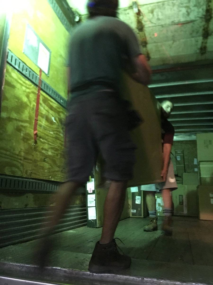 fonua_t's tweet photo. #caughtsafely @DesertMTUPSers @UTHub_BrianW @redhair caught these two working safely together and team lifting irregulars. Nice job Roberto Quintero &amp; Aaron Wright. https://t.co/83SknJcdMh