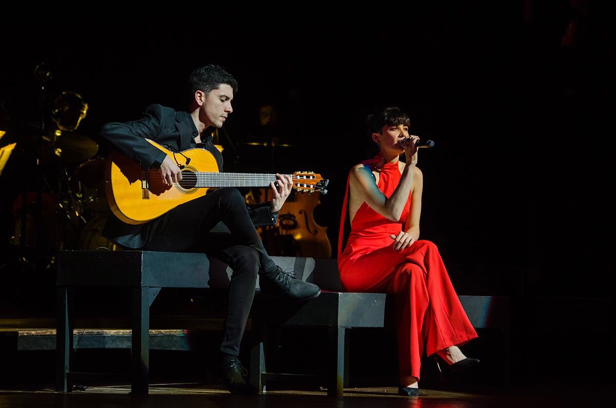 En su doble rol de cantante y conductora <a href="/ftorrente/">Florencia Torrente 🇦🇷💚</a> brilló en el homenaje a María Elena Walsh en el Teatro Colón