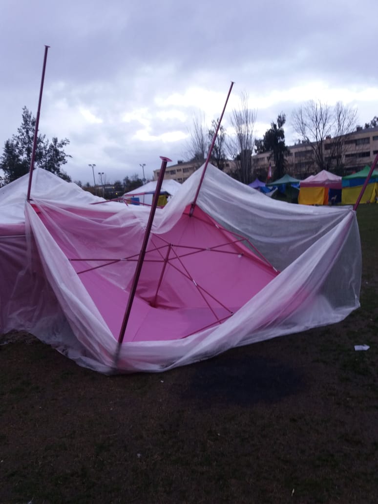 No es justo que familias de la toma de ñuñoa sigan en essas condiciones el viento y la lluvia  dejo a las familias en absoluta vulnerabilidad