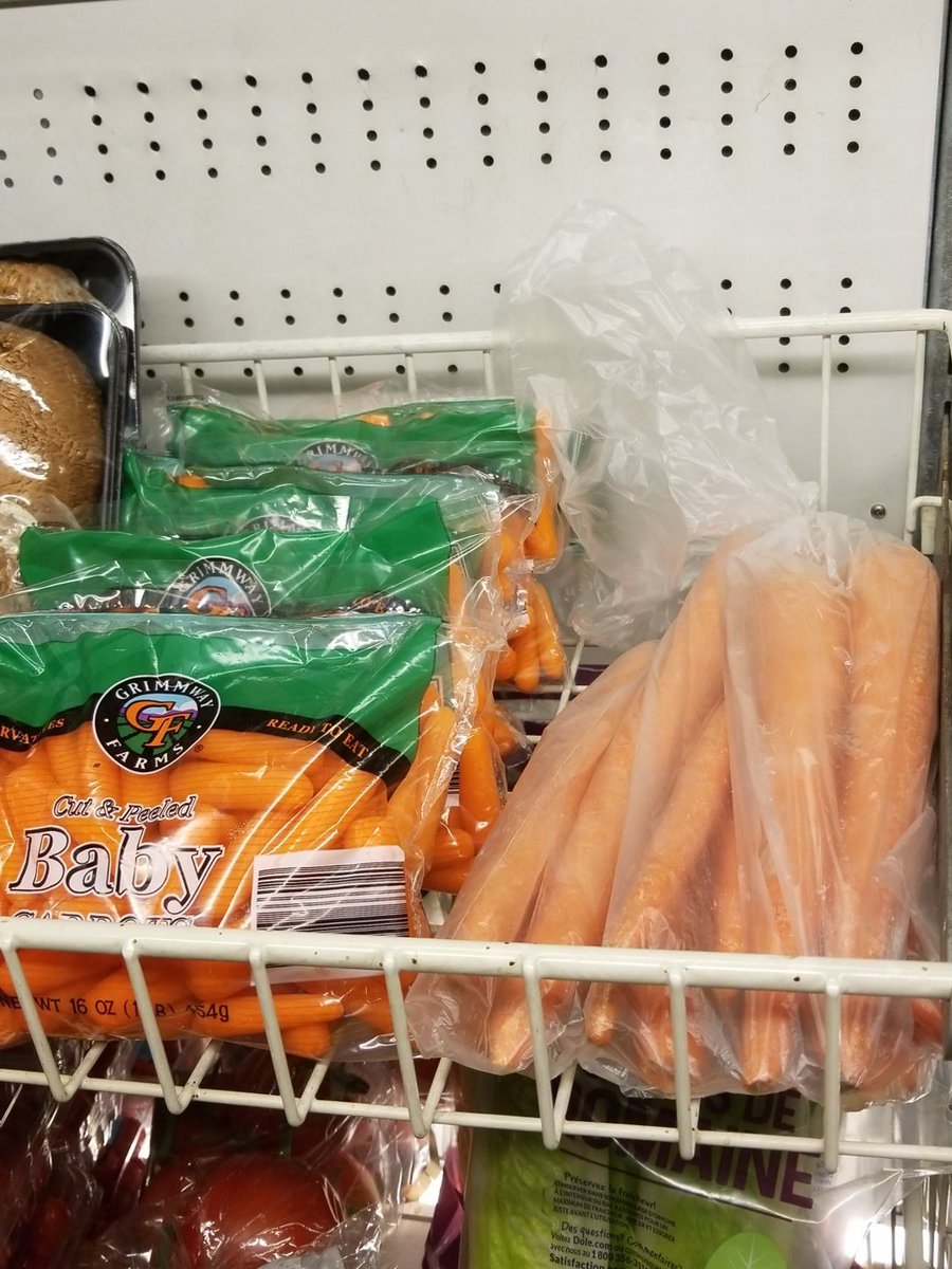 ScottRobertsDC's tweet photo. let's check out the produce section at #WindowsCafe at 1st & Rhode Island Avenue NW in #BloomingdaleDC: peppers, lemons, limes, jalapeno peppers, apples, oranges, tomatoes, mangoes, romaine, garlic, ginger, carrots, + more #shopsmall #shoplocal @NorthCapitolDC https://t.co/o9KrXIzt4g