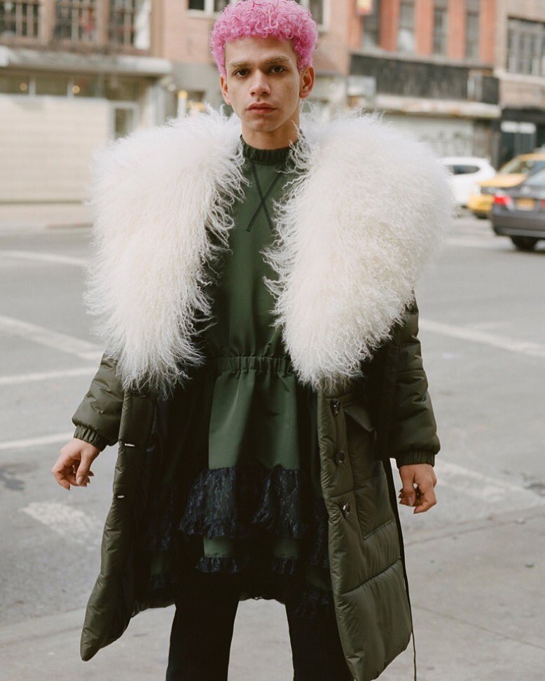 CAAFD's tweet photo. Sandy Liang fits right in at NYFW, with her collection capturing the New York cool girl essence. Her fashion is inspired by her friends and family, who also happen to double as her models for the shows
.
.
#nyfw #coolgirl #vibes #trendyfashion #trendy KM https://t.co/PtFyxHM78v