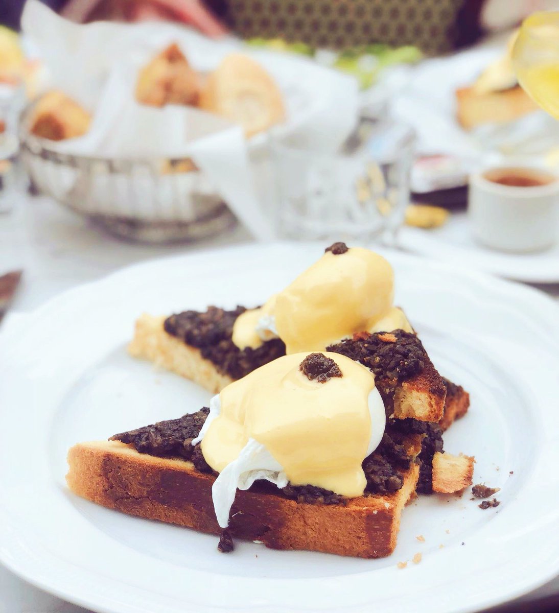 FoodWithLegs's tweet photo. You haven't really lived until you have these #BenedictEggs with mushroom and truffle. @ Benedict, Berlin 🍳🇩🇪 https://t.co/JVctLfTU53