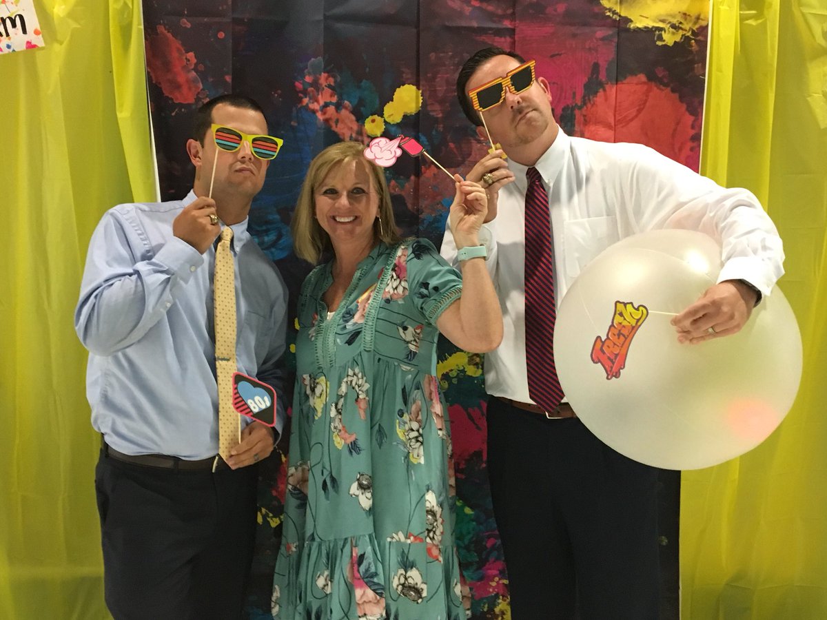 SMcKinney21's tweet photo. #ASD1 admin want #EdTechTeam back to host an elementary summit! #A1techsplat @edtechteam @KHearne @maryjanejenkins @tillmantiger @cges_elementary https://t.co/qk9P1H9qRi