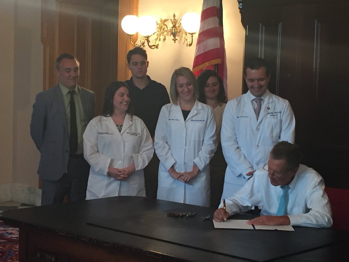 T_SchwabDX's tweet photo. So proud to represent Ohio APRNs at the signing of HB 111. Many thanks to @OAAPN &amp; State Representative Rick Carfagna for their diligence on this bill! https://t.co/vhGw2Z9TBH