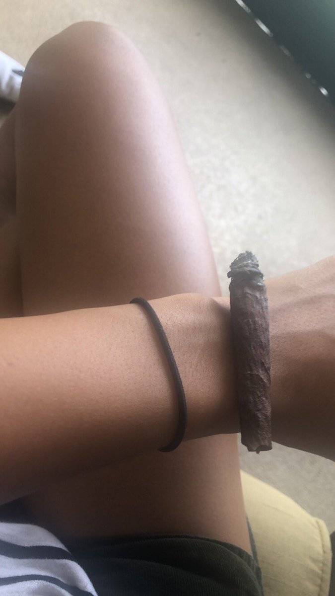 bttcch's tweet photo. wood u look at the time https://t.co/5qgQbYWkbL