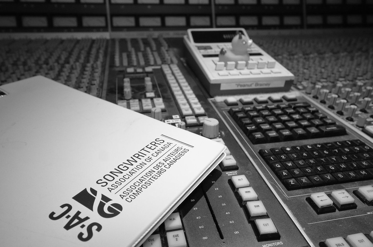 SAC_Songworks's tweet photo. Day 1 is in full swing at the Montreal S.A.C. SongWorks Camp! Huge thanks to @cdnheritage, @slaightmusic, and @socanfoundation for continuing to help us bring the Canadian Music Community together with their endless support.
#SongWorks2018 https://t.co/izPdDsBCPr