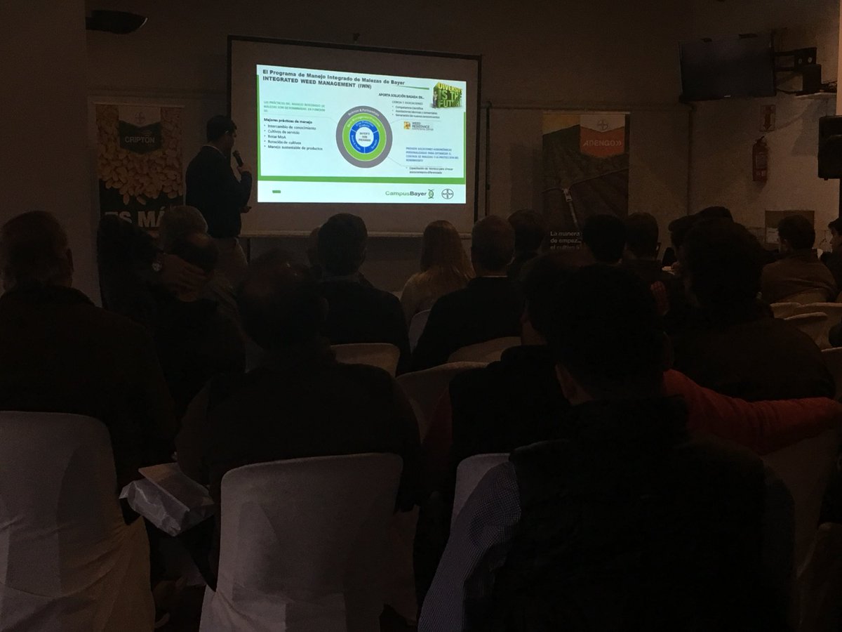 luirodriguez23's tweet photo. @EverValleSosa presentando el Programa #IWM de @BayerAgroArg a nuestra Red #Dorados. #Percutor #Brodal #Adengo #Sencorex #YoAplicoResponsablemente https://t.co/tLhfHxAPSL