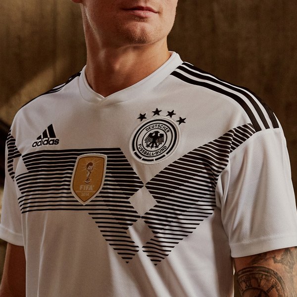 KicksDeals's tweet photo. 👀 Only active this week! 😮

⚽️ 2018 @adidasUS World Cup Jerseys are over 40% OFF retail when you use promo code ADIBTS at checkout: https://t.co/OoGnHF8UpS (FREE shipping too!) https://t.co/hEqVQ8mQQk