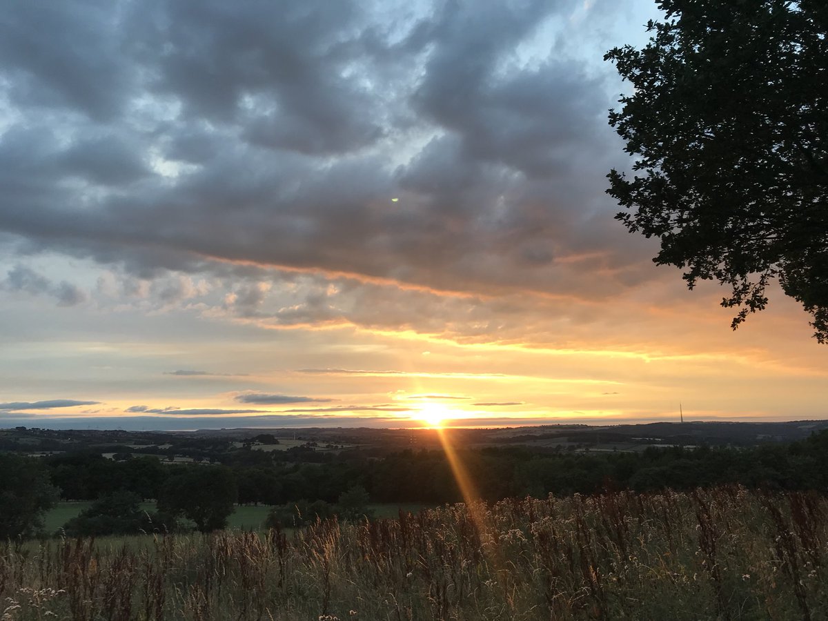 helenski13's tweet photo. 3.5 running miles chasing the sunset π
so glad I didnβt miss. Absolutely beautiful. #run #Fitfam #mentalhealth #hotcheeks #happy https://t.co/2EZN5twPJA