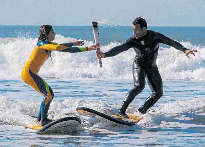 FernandoAguerre's tweet photo. Hace 40 años el surf en mar del plata era ilegal, por orden del intendente militar. Ayer la llama Olímpica paso por mar del plata y surfeo esas mismas playas adonde hace 40 años organize el primer torneo para luchar contra la prohibición. Hoy el surf es deporte Olímpico!!!! https://t.co/eFXwv00gJL