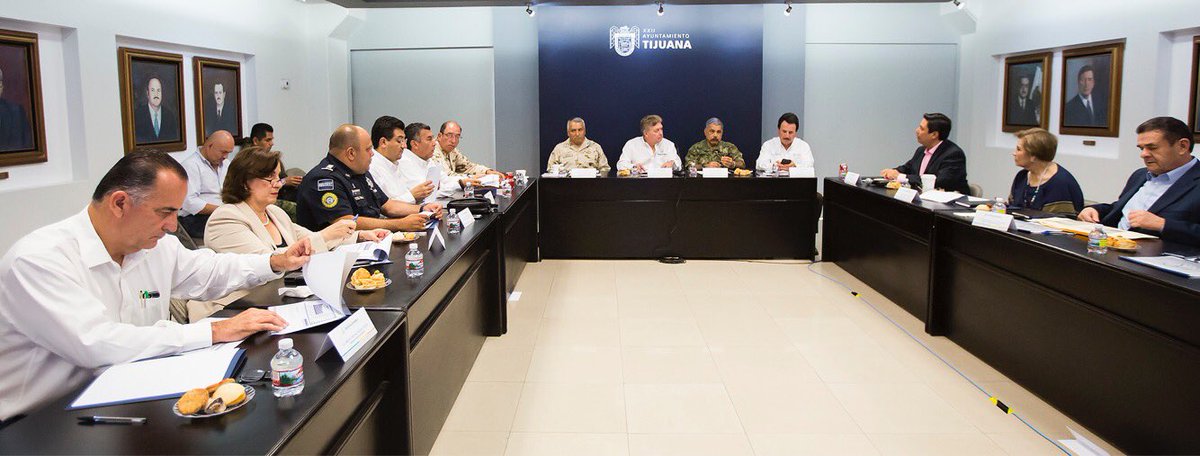 A fin de reforzar los esquemas de seguridad aplicados en los diferentes municipios de la entidad, sostuvimos una reunión del Grupo de Coordinación de Baja California: tinyurl.com/y6vqpm7m