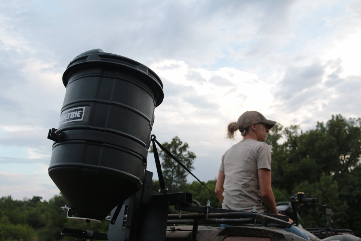 Moultrie's tweet photo. No acreage? No problem. Follow this mini-food plot planting schedule, and you'll have something to offer deer all the way through the season ---> https://t.co/4usOKXyhAw
#TotalGameManagement #WorkHardHuntSmart https://t.co/3gsPRHOzQS