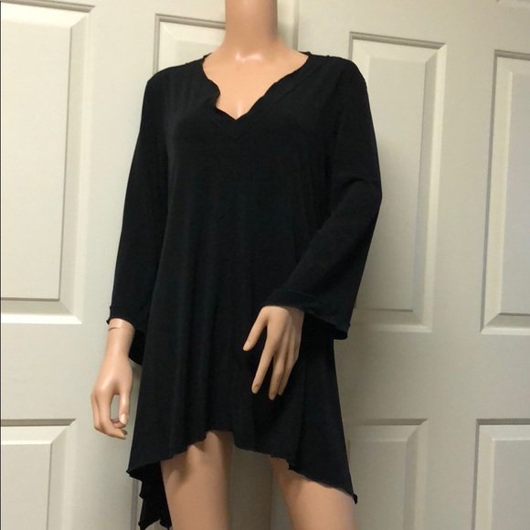 3 pic. So good I had to share! Check out all the items I'm loving on @Poshmarkapp from @Vivar1339 #poshmark #fashion #style #shopmycloset #chachavente: https://t.co/a4SNU24PoK https://t.co/tNUiYCyhfK