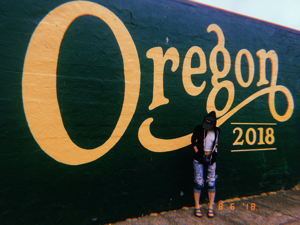 dogwalkertattoo's tweet photo. Bruh, if you’re not getting munchers at the center market are you even fuckin with Oregon? #oregon2018 https://t.co/20vIZpZERA