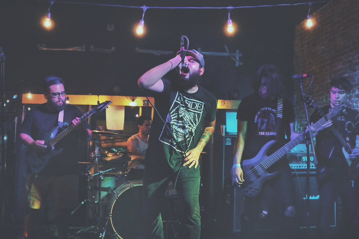 Big shout out to everyone who’s been jamming our new EP. You guys are the greatest, and your support is what drives this band every single day ❤️.
•
•
•
•
📸 @chris_chroma13 #metal #metalcore #aworldextinct #jacksonguitars #ltdbass #epiphoneguitars #regaltip