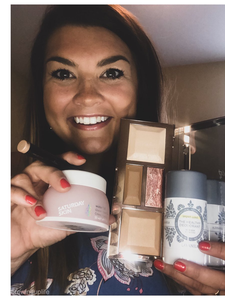 NatBrew11's tweet photo. @InfluensterVox who doesn’t love getting goodies from #influenster ?! #FlauntItVoxBox  #SaturdaySkin #BECCABeALight https://t.co/N8hm7ZiMN2