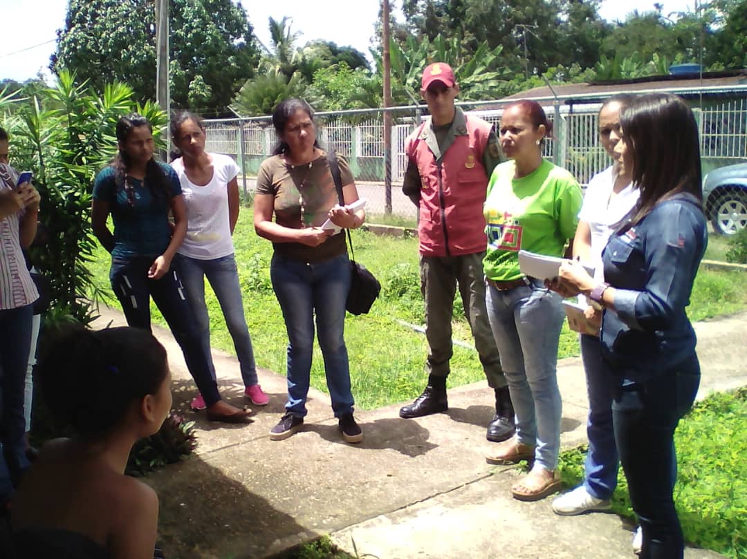 MariaVallenil15's tweet photo. Hoy desde la Base de Misión Carital Parroquia La Pica junto a nuestro Pueblo celebrando nuestro 5To Aniversario gracias @NicolasMaduro por crear tan bello sistema @yelitzePSUV_ @MSVMONAGAS1 @JMariarosa https://t.co/AYqiwjTPmH