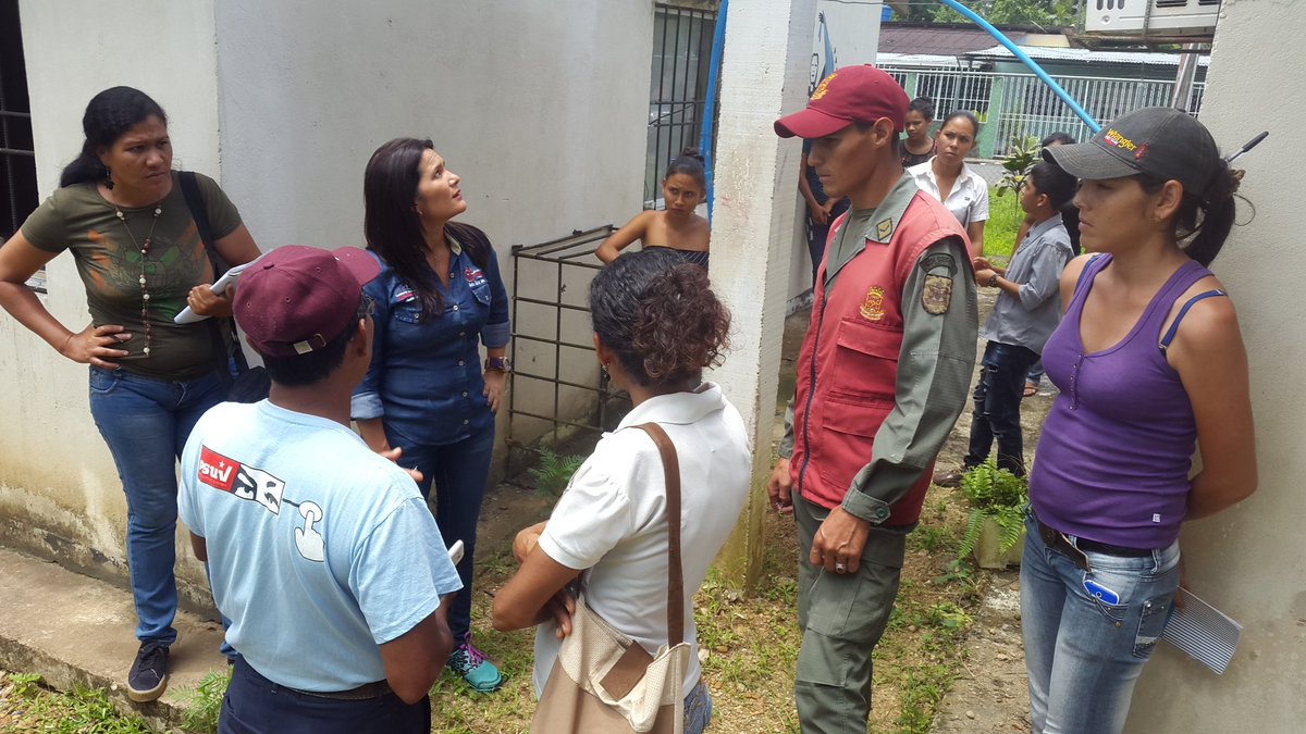 MariaVallenil15's tweet photo. Hoy desde la Base de Misión Carital Parroquia La Pica junto a nuestro Pueblo celebrando nuestro 5To Aniversario gracias @NicolasMaduro por crear tan bello sistema @yelitzePSUV_ @MSVMONAGAS1 @JMariarosa https://t.co/AYqiwjTPmH