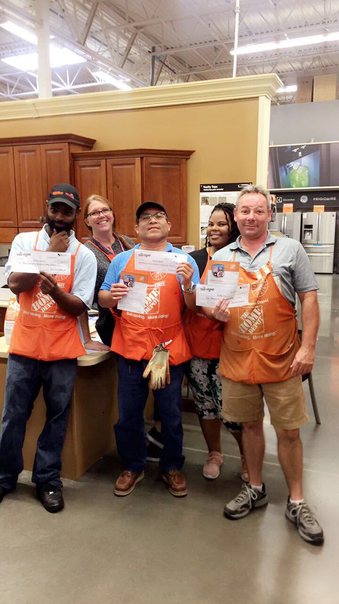 THDzsazsa's tweet photo. #specialtytuesdayrecognition
 Cha Ching!!! Closing leads and writing checks... big shout to Corby on $20k carpet sale and David $30k window sale #3662 #creatingshareholdervalue https://t.co/kzJZd6Jfsz