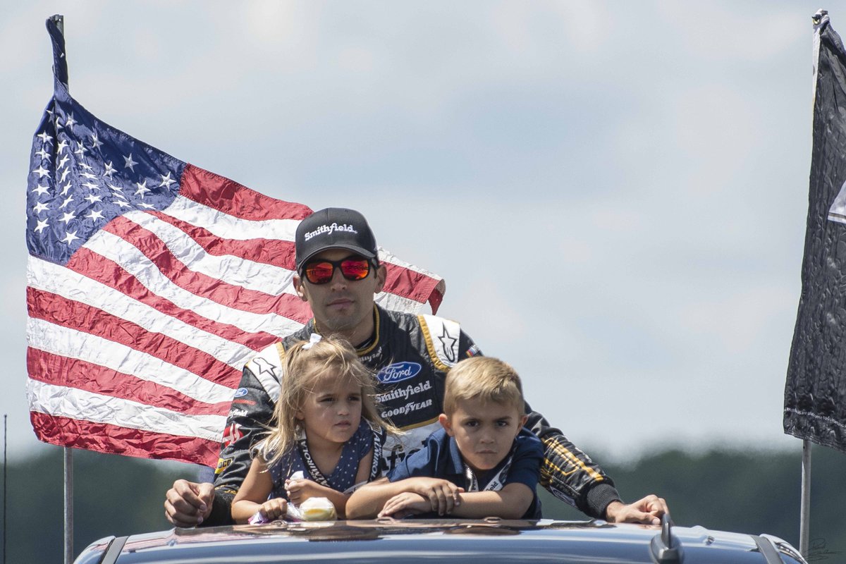 Summers are special because Alex and Abby are able to join me at the track. Can’t believe they’re getting ready to go back to school. Kudos to the fan who sent me this photo. Thank you, Patrick. 👍 

#KidsDriveNASCAR