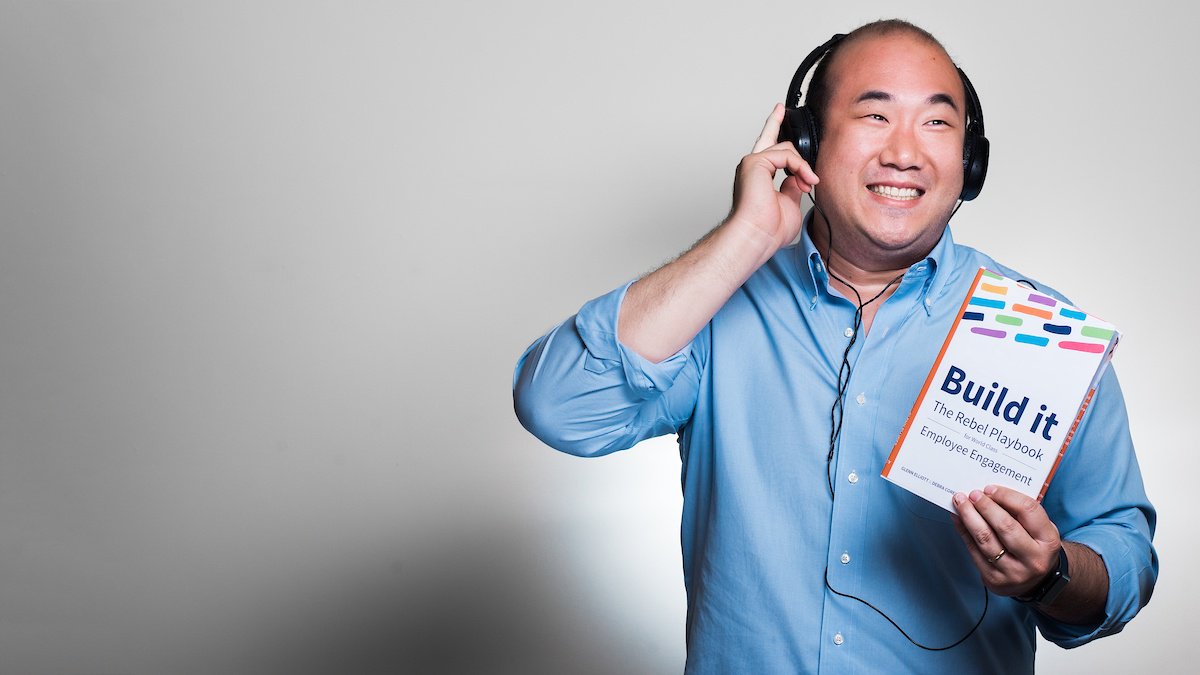 RewardGateway's tweet image. .@Spotify is disrupting the HR industry as well as the music industry. How? Check out @debracoreyRebel's interview with Michael Kim, Head of HR APAC, in which they talk about creating a culture through "giving the microphone to employees". hubs.ly/H0dj2dt0. #RebelPlaybook