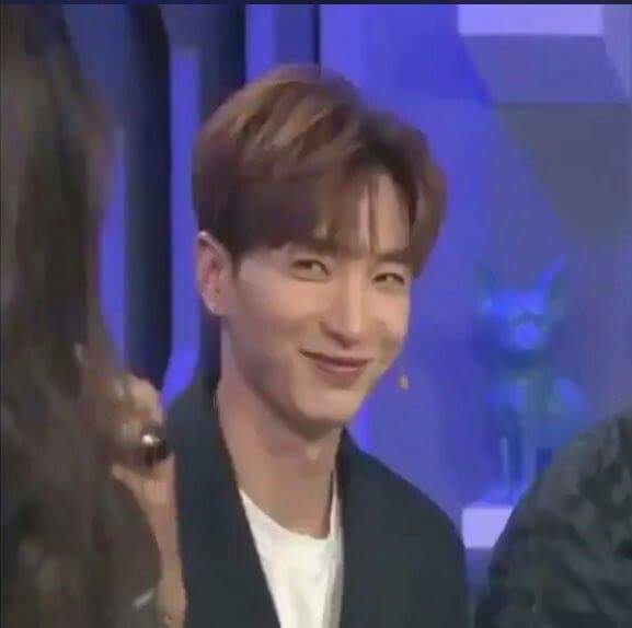 CabezaDeYesung's tweet image. take it slow del eunhae y es lo más 🔥 cachan que la letra dice cosas como
•"make me hot" 
•" let me go your inside"
•"yeah, right there, aahh"
•"Say 'yes' " 
•"I know you want it too"

DH canta y de fondo HJ con voz super suave aah
¿¿Que quieren que yo piense?? Así no puedo