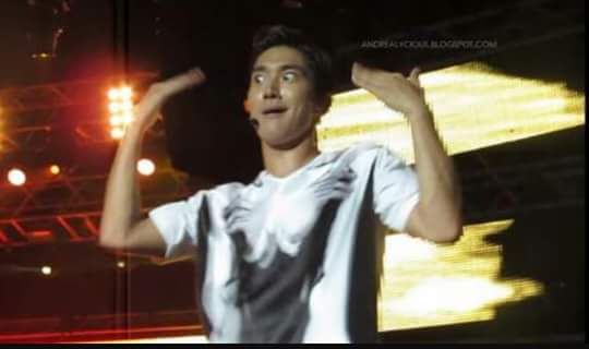 CabezaDeYesung's tweet image. take it slow del eunhae y es lo más 🔥 cachan que la letra dice cosas como
•"make me hot" 
•" let me go your inside"
•"yeah, right there, aahh"
•"Say 'yes' " 
•"I know you want it too"

DH canta y de fondo HJ con voz super suave aah
¿¿Que quieren que yo piense?? Así no puedo