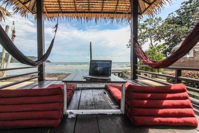 remotenglobal's tweet photo. How to Start as a Digital Nomad in 3 Steps, by the lovely @BBarbaralicious! ☀️  https://t.co/VuEArfSITX #RemoteConnections #digitalnomad #remotework #remotejob https://t.co/d1ZruZs2SZ
