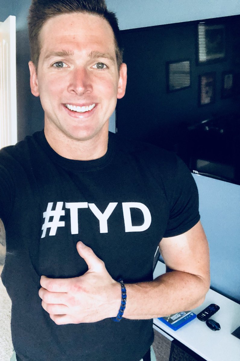 Sergeant smiles aka @ChrisT0_0pher gave me this braclet which @braceletsforof1 made for me and my fellow deputies. Nice little reminder where not alone on the road and to always be safe and have each others six. <a href="/PascoSheriff/">Pasco Sheriff</a> #TYD thank you so much! 🔵⚫️🔵