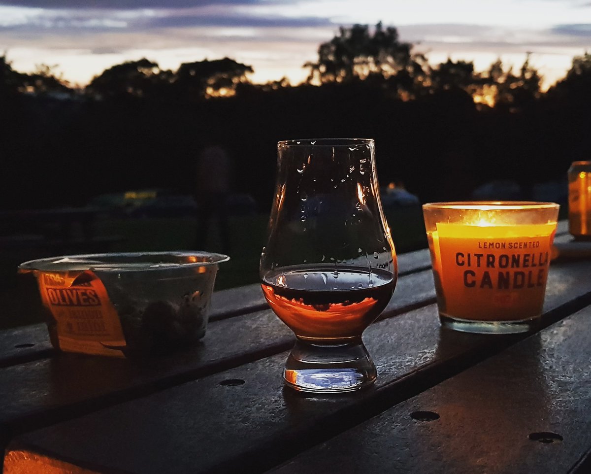 Nice warming glass of Weller 12 outside the pod.

@BuffaloTrace @BuffaloTraceUK @hillcroftpark 

#camping #glamping #pod #bourbon #whiskey #wheatedbourbon #wheater #weller12 #night #candle #scentedcandles #olives #manzanilla #evening #tuesday