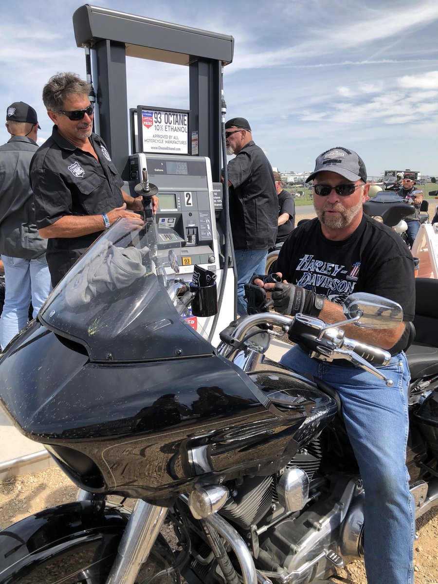 fuelinggood's tweet image. Good to see @uplandcounty stopping by for our Free Fuel Happy Hours! #ethanol #fuelyourknowledge