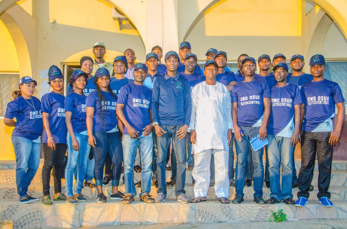 alabiwale29's tweet photo. After our field work, R-Connect paid courtesy visit to Alhaji Fatai Kolawole, Permanent Secretary SUBEB in his ofc to further discuss the group's grassroots sensitization and mobilization project for the coming gubernatorial election tagged "OMO OSUN, #LETUSCONTINUE with APC" https://t.co/o2sEYF1PHt