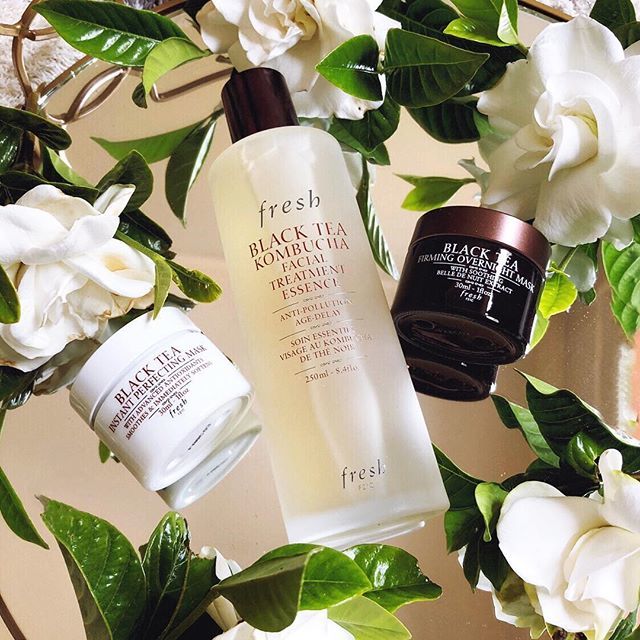SavvyinSanFran's tweet photo. Just in time for our trip to #Hawaii, @freshbeauty’s newest Black Tea Kombucha Facial Essence, is perfect for #Summer #travel! It’s one essential step in your #skincare routine w/8 benefits! #FreshKombucha #FreshBeauty #bblogger #prsample Also, I’m curre… https://t.co/mi9eMAZgpf https://t.co/C5LyHvn6gm